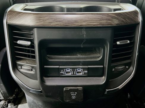 Used 2019 RAM 1500 Laramie AWD/4WD image 18