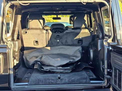 Used 2020 Jeep Wrangler Unlimited Sahara image 11