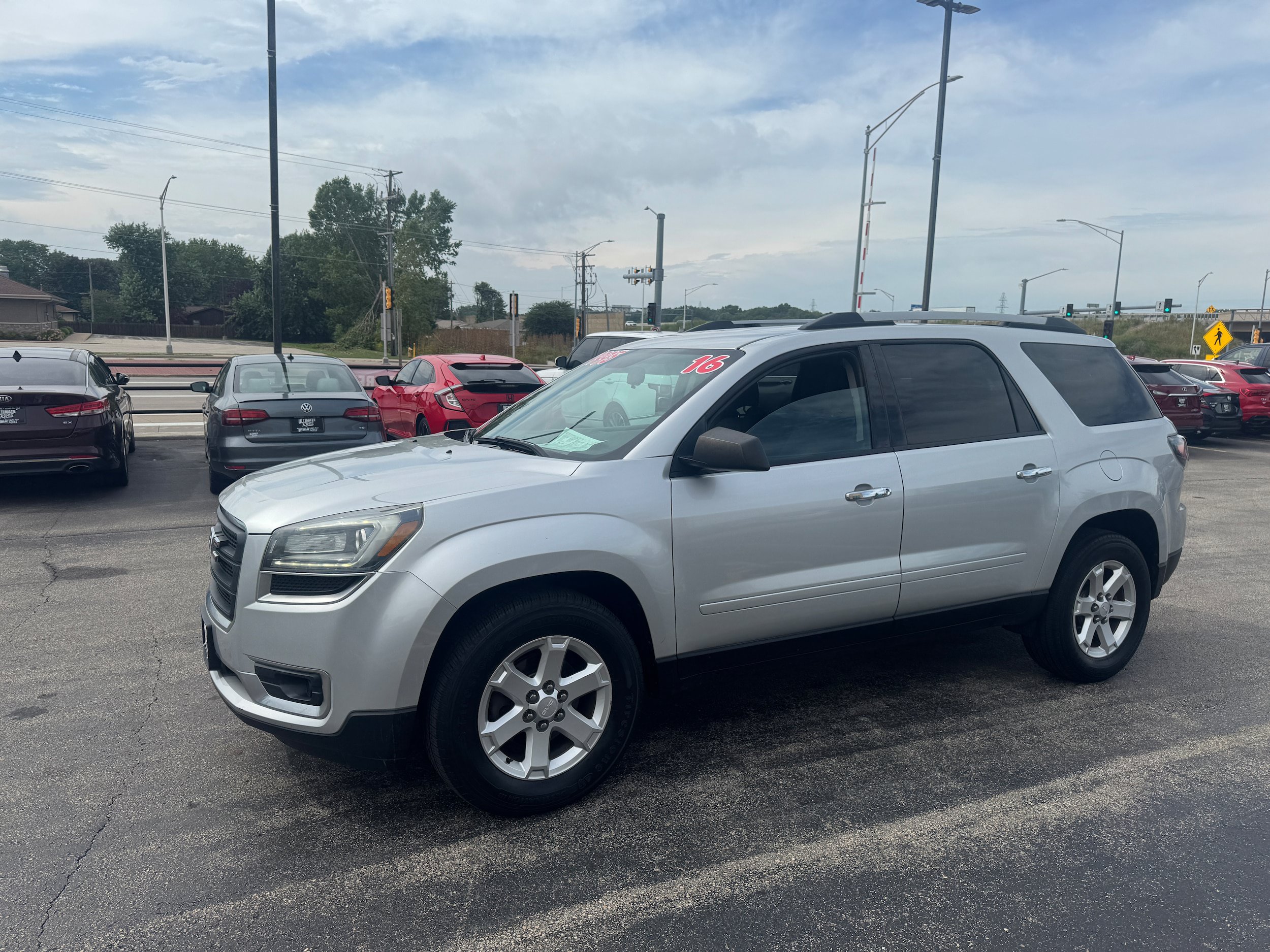 Used 2016 GMC Acadia SLE AWD/4WD image 3