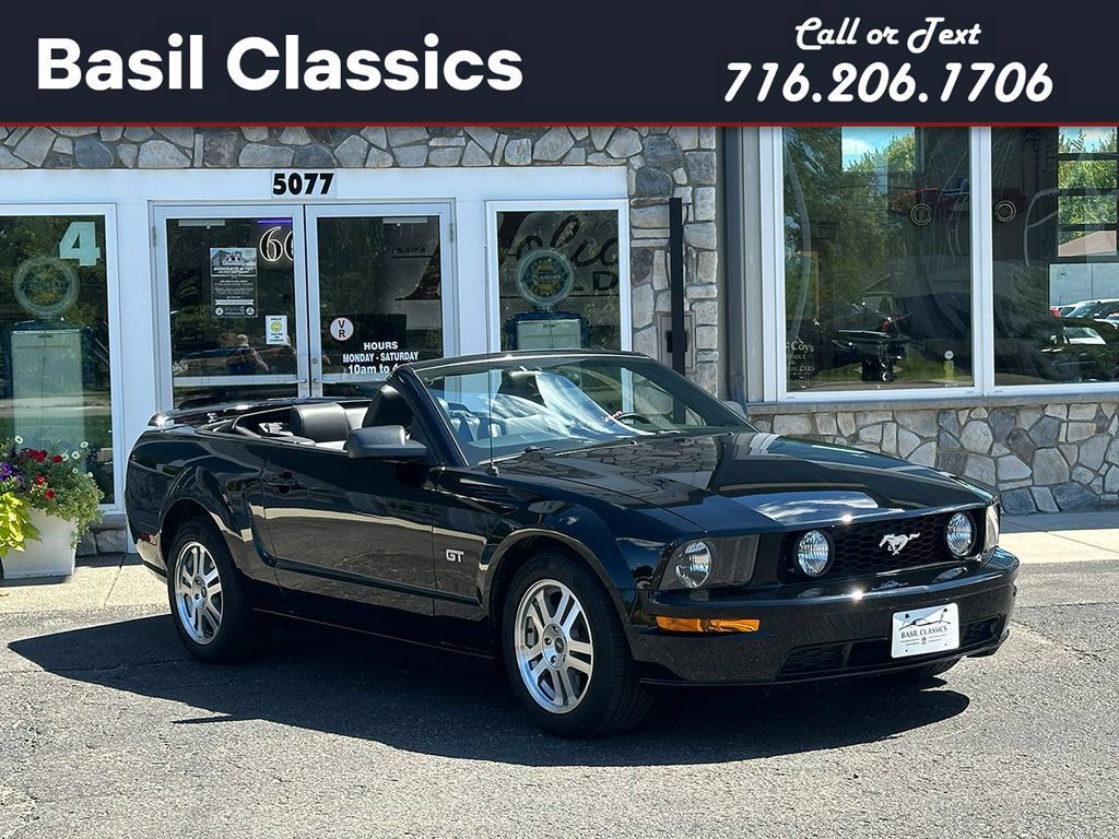Used 2005 Ford Mustang GT RWD image 1