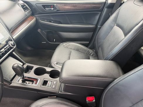 Used 2019 Subaru Outback 2.5i Limited AWD/4WD image 12