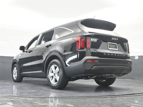 Used 2022 Kia Sorento LX image 56
