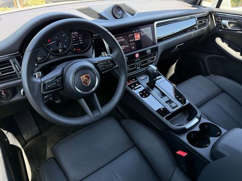 Certified 2026 Porsche Macan image 4