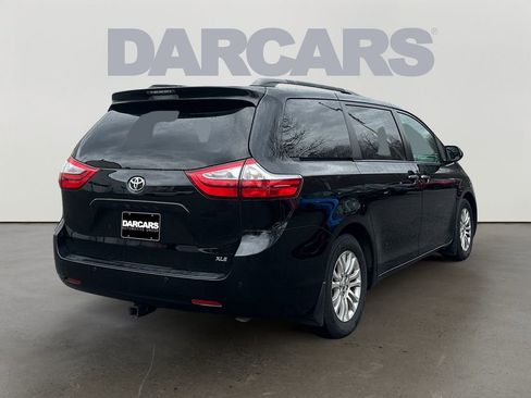 Used 2017 Toyota Sienna XLE w/ XLE Navigation Package image 7