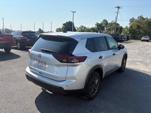 Used 2024 Nissan Rogue S FWD image 5