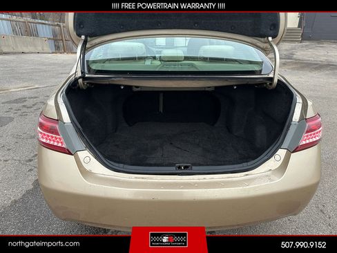 Used 2010 Toyota Camry LE image 5