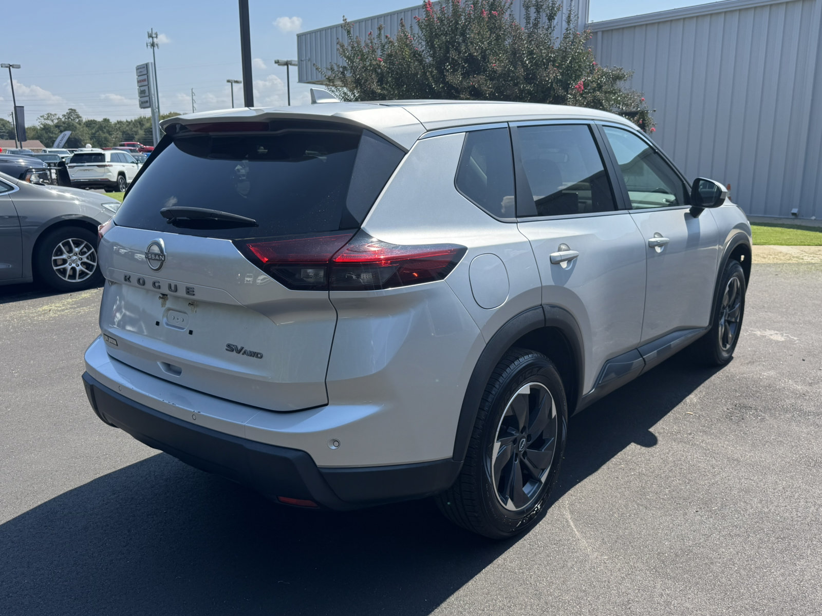 Used 2024 Nissan Rogue SV AWD/4WD image 5