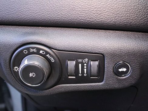 Used 2016 Chrysler 200 C w/ Sun & Sound Group image 19