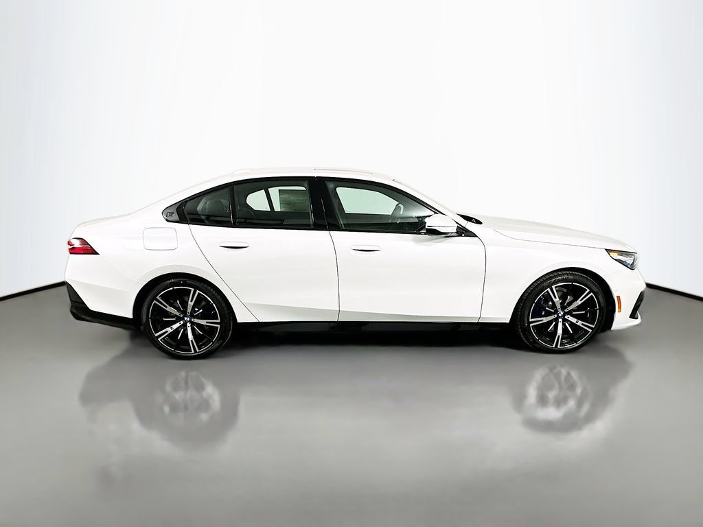 Used 2026 BMW 530i w/ M Sport Package RWD image 4