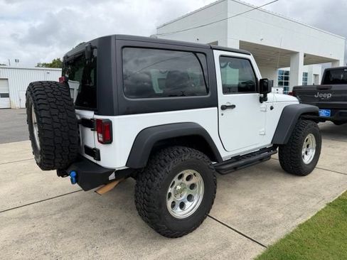 Used 2018 Jeep Wrangler Sport AWD/4WD image 3