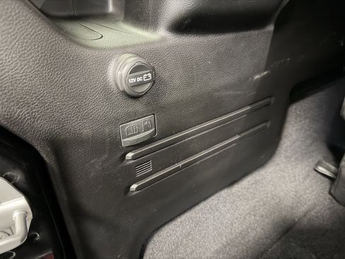 Used 2025 Jeep Wrangler Unlimited Sahara w/ Safety Group image 28