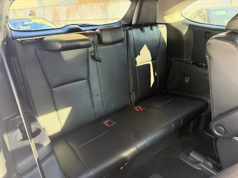 Used 2020 Toyota Highlander XLE image 26