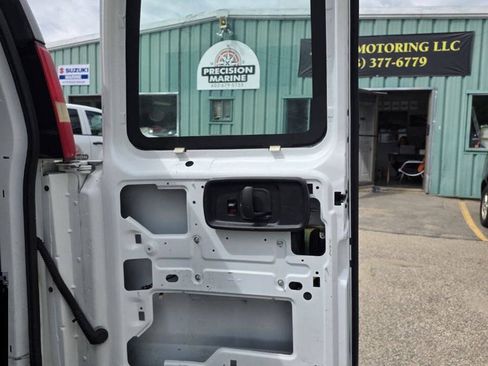 Used 2006 Chevrolet Express 1500 RWD image 16
