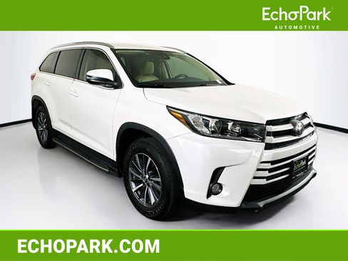 Used 2019 Toyota Highlander XLE image 1