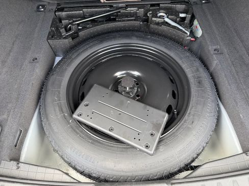 Used 2017 Jaguar F-PACE Premium image 39