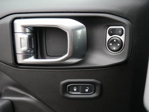 Used 2024 Jeep Gladiator Sport image 16