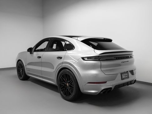 Certified 2025 Porsche Cayenne GTS AWD/4WD image 3