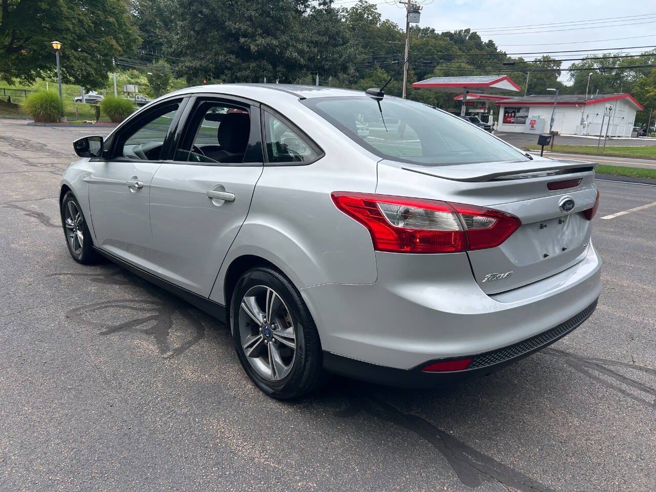 Used 2014 Ford Focus SE w/ SE Sport Package FWD image 7