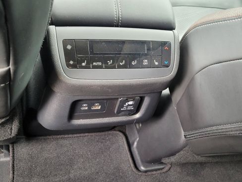 Used 2024 Nissan Pathfinder Platinum FWD image 25