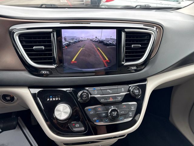 Used 2019 Chrysler Pacifica Touring-L Plus w/ Tire & Wheel Group FWD image 17