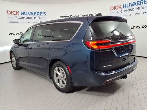 Used 2024 Chrysler Pacifica Limited w/ Trailer Tow Group FWD image 6