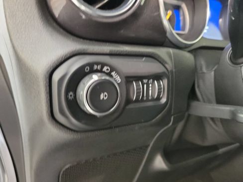 Used 2021 Jeep Wrangler Unlimited Sahara AWD/4WD image 13