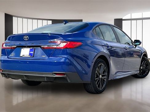 Used 2025 Toyota Camry SE image 6