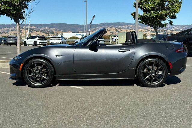 Used 2016 MAZDA MX-5 Miata Club RWD image 8