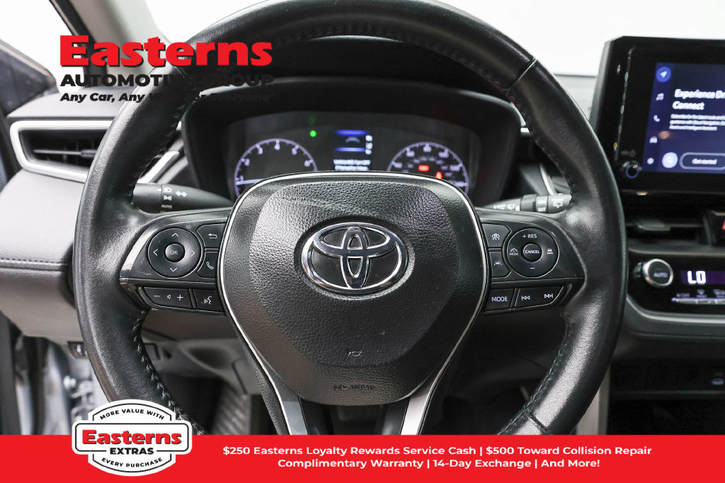 Used 2025 Toyota Corolla Cross LE FWD image 11