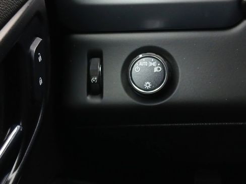 Used 2020 Chevrolet Suburban LT image 12