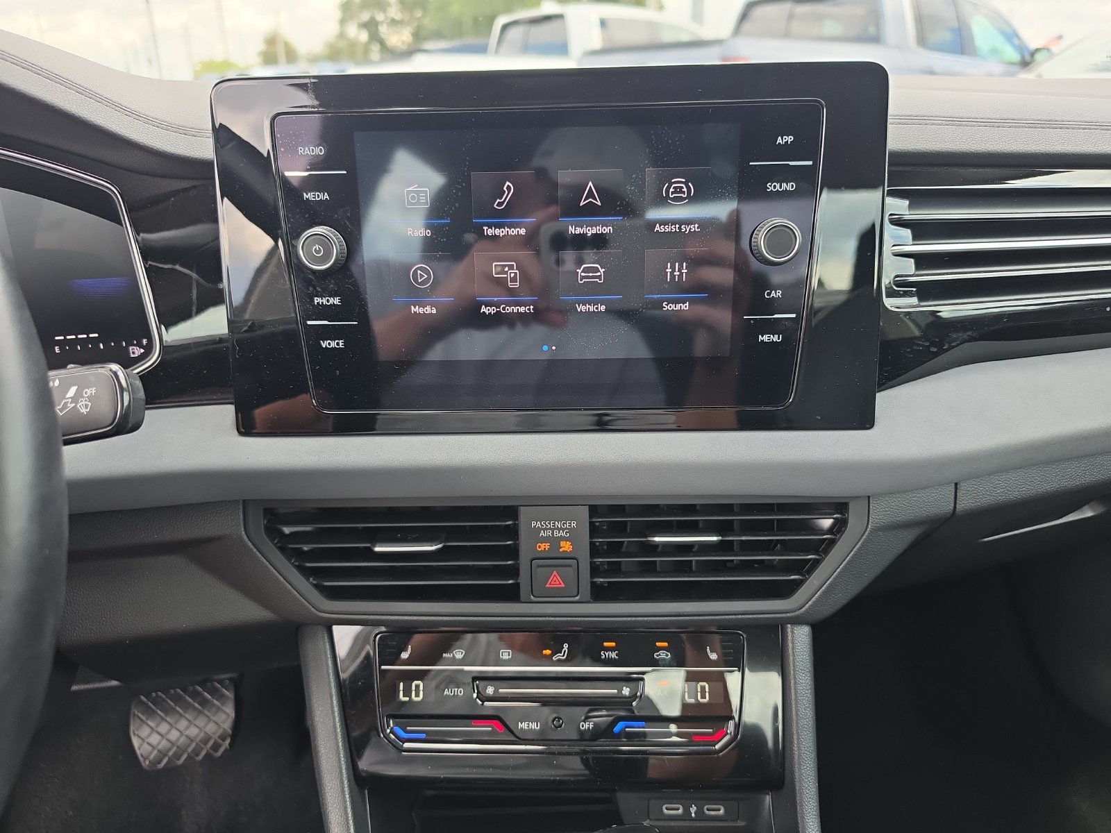 Used 2025 Volkswagen Jetta SE FWD image 18