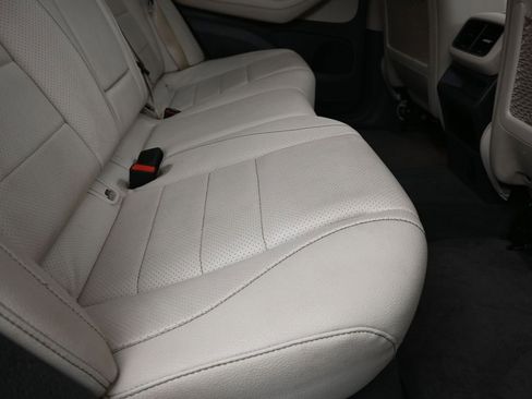 Used 2020 Mercedes-Benz GLE 350 4MATIC image 22