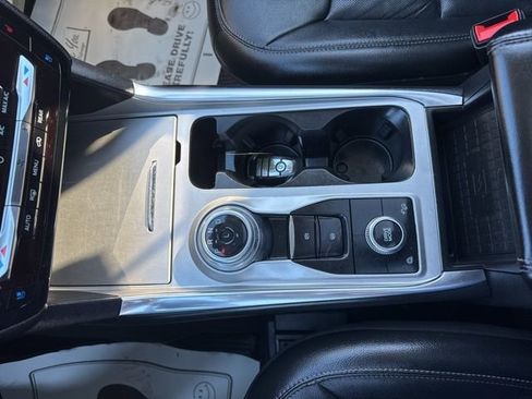 Used 2022 Ford Explorer Limited w/ Equipment Group 301A image 28