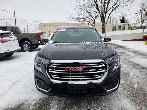 Used 2023 GMC Terrain SLT image 2