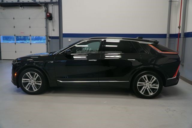Certified 2024 Cadillac Lyriq Tech AWD/4WD image 2