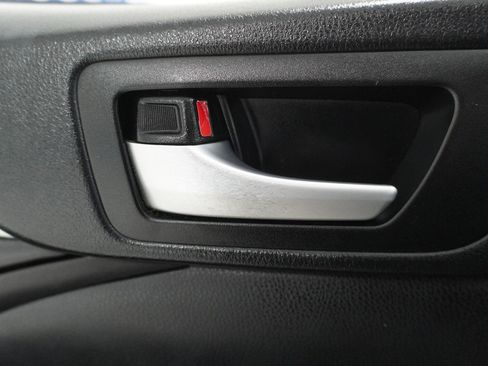 Used 2019 Toyota Highlander SE FWD image 22