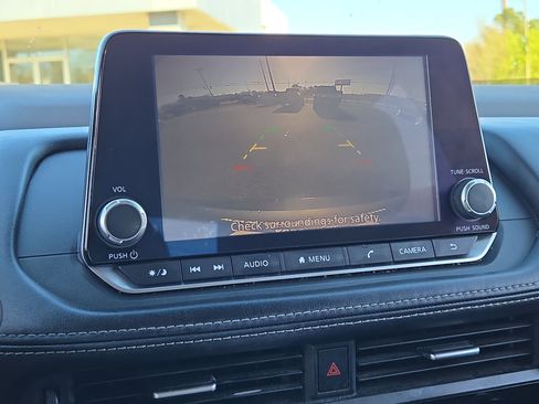 Used 2021 Nissan Rogue S image 27