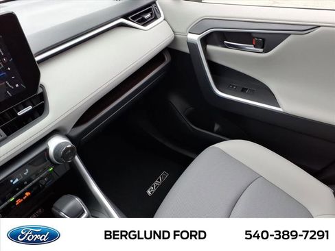 Used 2025 Toyota RAV4 Limited image 31