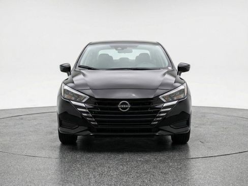 Used 2025 Nissan Versa SV FWD image 2