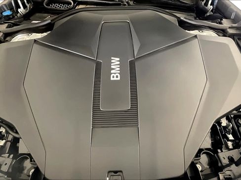 Used 2025 BMW i7 eDrive50 image 16