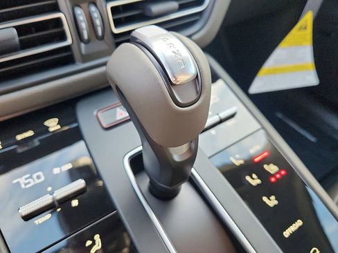 New 2026 Porsche Macan image 13