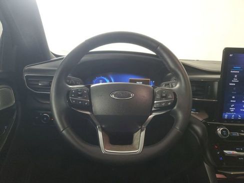 Used 2023 Ford Explorer Platinum w/ Technology Package image 16