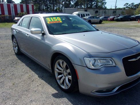 Used 2017 Chrysler 300 C w/ Harman/Kardon Audio Group image 9