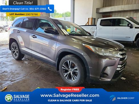Used 2019 Toyota Highlander LE AWD/4WD image 5