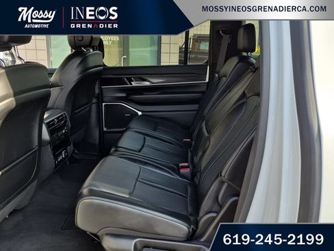 Used 2024 Jeep Wagoneer L Series II RWD image 15