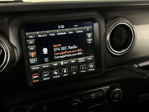 Used 2022 Jeep Wrangler Unlimited Sahara image 18