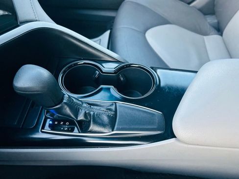 Used 2019 Toyota Camry LE image 69