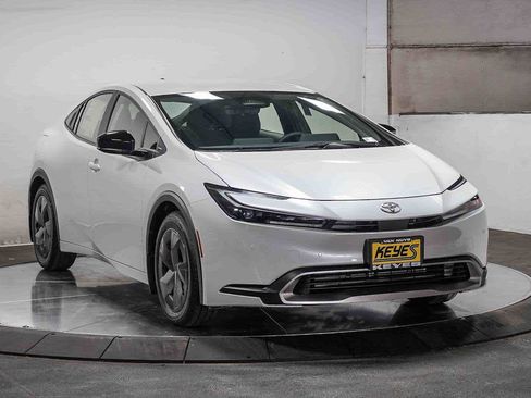 New 2026 Toyota Prius Plug-In Hybrid image 3