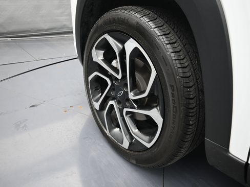 Used 2025 Chevrolet Trax RS w/ Driver Confidence Package image 33