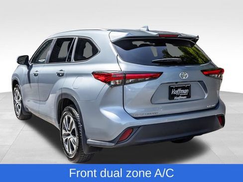 Used 2023 Toyota Highlander XLE AWD/4WD image 11